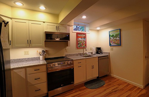 Chautauqua Apartamento | Lovely, first floor apartment on a quiet street in Chautauqua's North End!