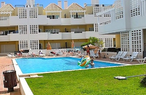 Cabanas Apartamento | Precioso apartamento en el primer piso Balcón grande con vistas a la piscina y jardines con licencia