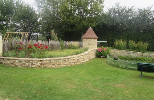Saint-Germain-des-Grois Casa | Lovely Perche house with tastefully furnished interior. Cosy bedrooms.