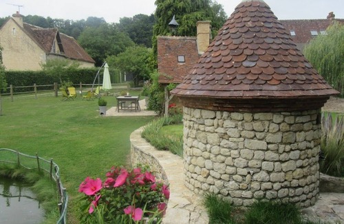 Saint-Germain-des-Grois Casa | Lovely Perche house with tastefully furnished interior. Cosy bedrooms.