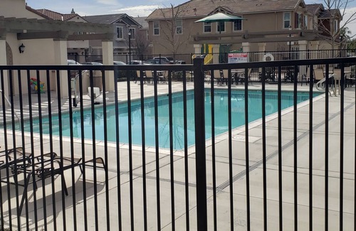 Rialto Casa | Lovely Gated Community house is the Inland Empire