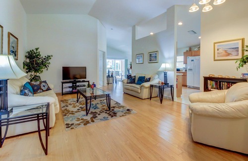 Biggar Casa | Escapada encantadora en Danforth Lakes con piscina privada y lanai arbolada.