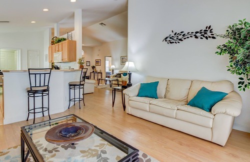 Biggar Casa | Escapada encantadora en Danforth Lakes con piscina privada y lanai arbolada.