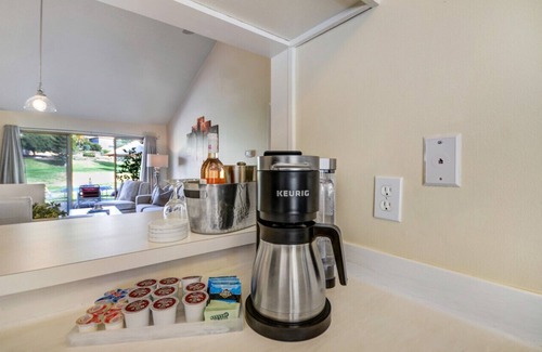 Napa Condominio | Lovely Golf Course Retreat: Pool, Fire Pit & BBQ