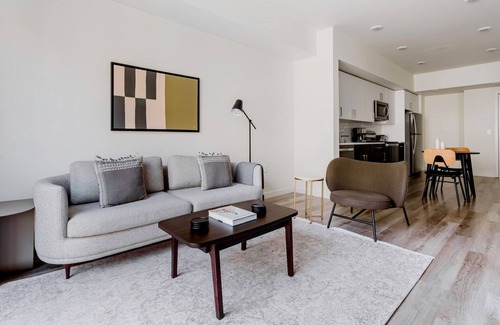 Hayward Apartamento | Lovely Hayward 1BR w/ On-Site Retail & Restaurants, by Blueground