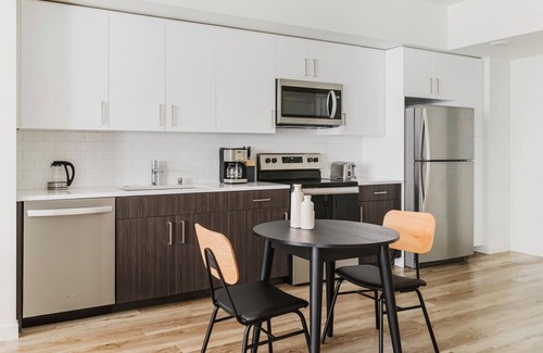 Hayward Apartamento | Lovely Hayward 1BR w/ On-Site Retail & Restaurants, by Blueground