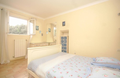 Sillans-la Cascade Casa | Lovely holiday home with large enclosed garden