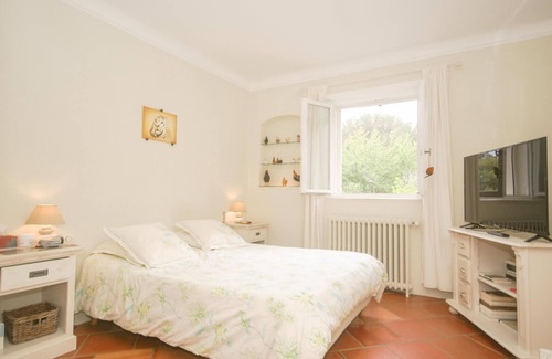 Sillans-la Cascade Casa | Lovely holiday home with large enclosed garden