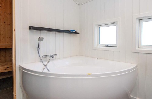 Lakolk Casa | Lovely Holiday Home in R m with Sauna