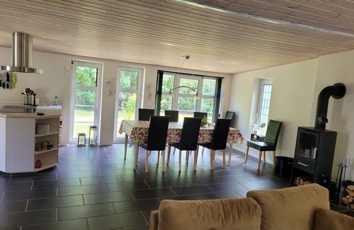 Hou Casa | Lovely holiday home with spa and hot tub outside
