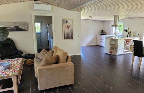 Hou Casa | Lovely holiday home with spa and hot tub outside