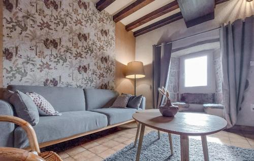 Tremblay Casa | Lovely Home In Tremblay With Kitchen