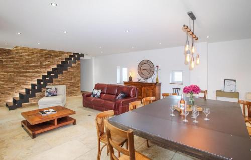 Donzere Casa | Lovely Home In Donzère With Kitchen