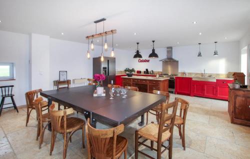 Donzere Casa | Lovely Home In Donzère With Kitchen