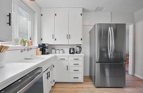 Riverside Rancho Casa | Lovely Home in Heart of Burbank - Universal Studio