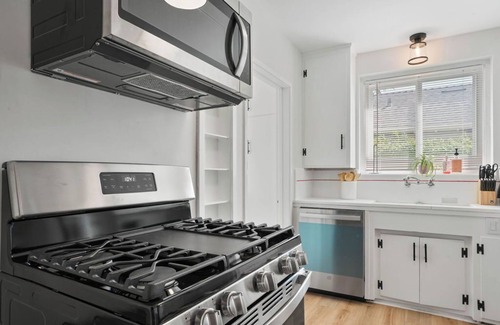 Riverside Rancho Casa | Lovely Home in Heart of Burbank - Universal Studio