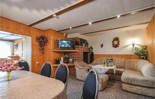 Langengrassau Casa | Lovely Home In Heideblick With Kitchen