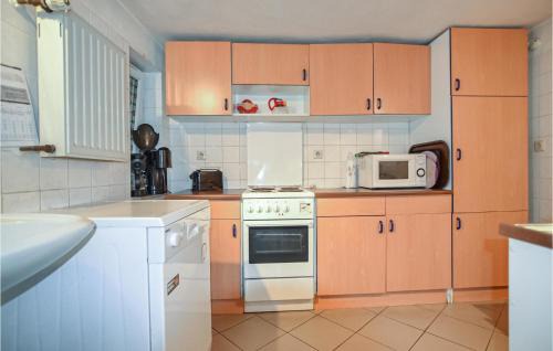 Langengrassau Casa | Lovely Home In Heideblick With Kitchen