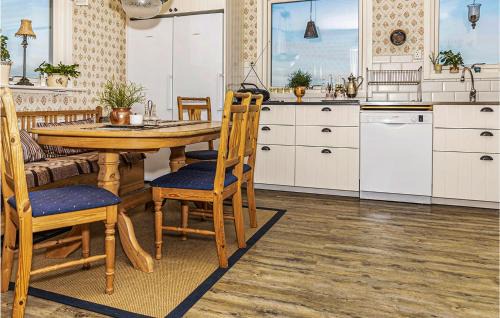 Hofors Casa | Lovely Home In Hofors With Kitchen