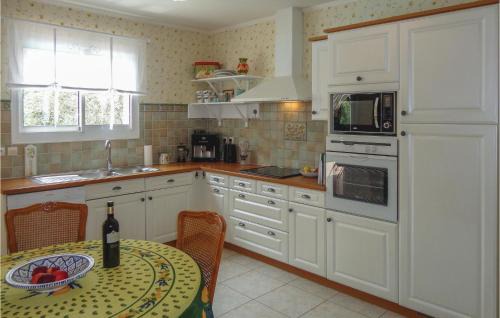 Lamalou-les-Bains Casa | Lovely Home In Lamalou Les Bains With Wifi