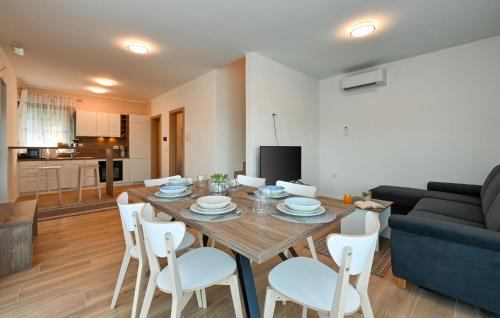 Varazdin Casa | Lovely Home In Margecan With Wifi