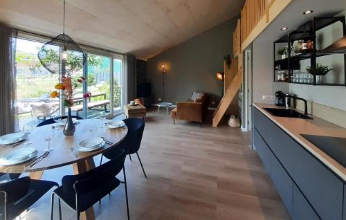 Oostwoud Casa | Lovely Home In Oostwoud With Wifi