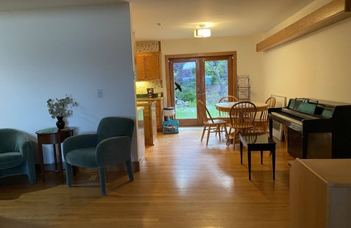 Afton Casa | Lovely home in quaint rolling hills near Afton wineries