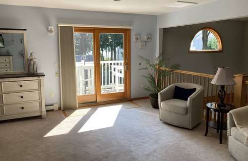 North Kingstown Casa | Lovely home minutes from Narragansett Bay, 19 minutes to Newport, sleeps 10