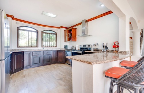 Coco Casa | Lovely home near the beach with pool, balcony, mountain view, & full kitchen