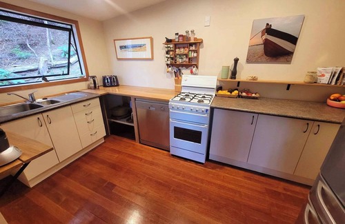 Kawau Island Casa | Lovely home on island paradise (School holiday and labour weekend special on now