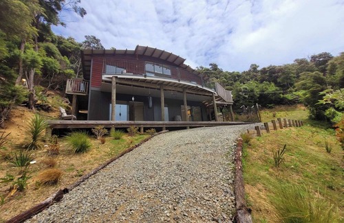 Kawau Island Casa | Lovely home on island paradise (School holiday and labour weekend special on now