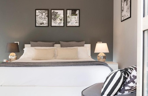 Rione III Colonna Apartamento | Lovely Home Spanish Steps with Balcony