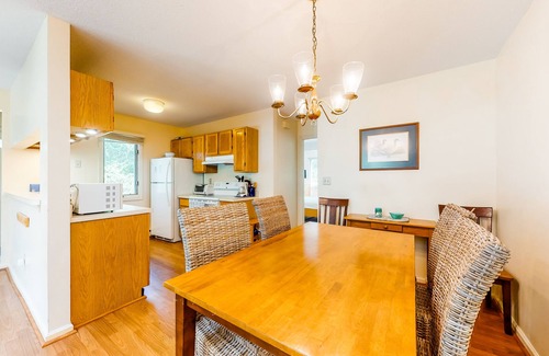 Brewster Casa | Lovely home w/free WiFi/spacious patio/spiral staircase - near shops/restaurants