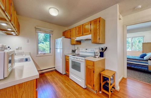 Brewster Casa | Lovely home w/free WiFi/spacious patio/spiral staircase - near shops/restaurants
