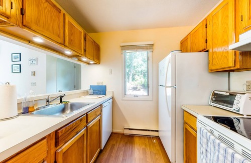 Brewster Casa | Lovely home w/free WiFi/spacious patio/spiral staircase - near shops/restaurants