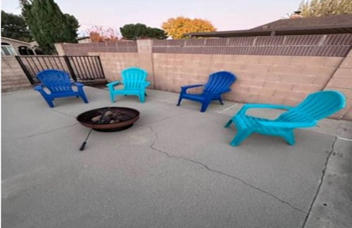 Simi Valley Casa | Lovely home with pool and jacuzzi
