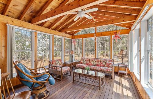 Eastham Casa | Lovely House 5 Min to Beach with Deck Grill and Garage