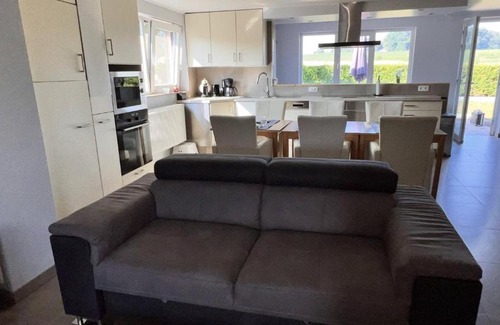 Heers Apartamento | Lovely house in Heers with 2 bedrooms
