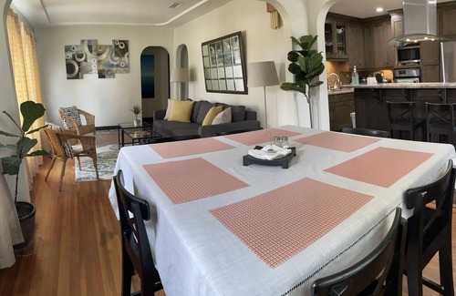 Lincoln Acres Casa | Lovely house in the suburbs! Privacy & comfort!