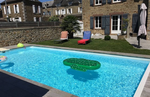 Avranches Casa | Lovely house with swimming pool in town center near Mont St Michel