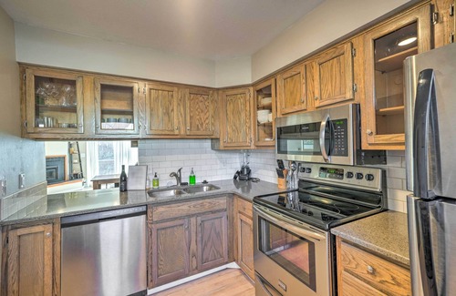 Iowa City Casa | Lovely Iowa City Townhome ~ 3 Mi to Dtwn!