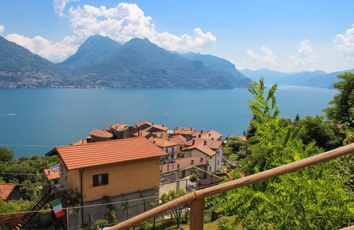Santa Maria - Rezzonico Casa | Lovely Cecilia Holiday Home with Lake View