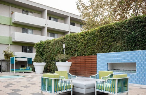 Rampart Village Apartamento | Lovely Koreatown 2BR w/ Pool & Gym, near 6th St Bars, by Blueground