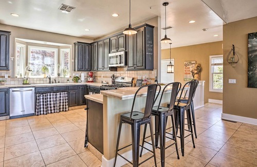 Lake Arrowhead Cabaña | Lovely Lake Arrowhead Home w/ Private Hot Tub