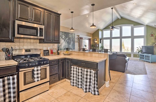 Lake Arrowhead Cabaña | Lovely Lake Arrowhead Home w/ Private Hot Tub