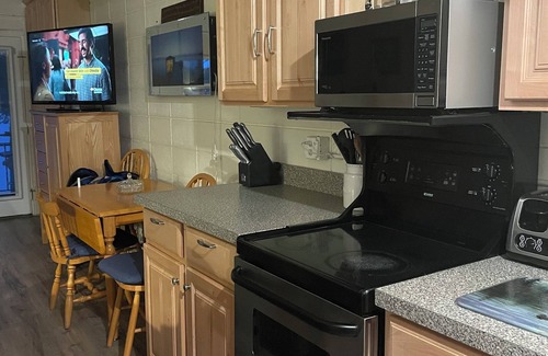 Laconia Apartamento | Lovely Lakefront Studio Condo