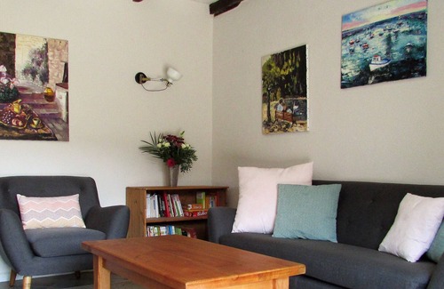 Saint-Hippolyte Casa | Lovely lakeside house with private pool