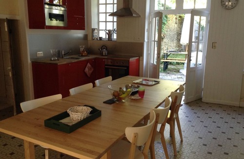 Burie Casa | Precioso grande Charentaise Casa Comercios cercanos para familias o pareja