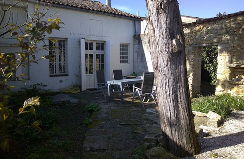 Burie Casa | Precioso grande Charentaise Casa Comercios cercanos para familias o pareja