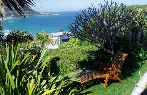 Fish Hoek Casa | Lovely large family House near beach, spectacular sea and mountain views.